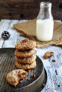 Walnut cookies - crispy on the outside, and chewy on the inside, with a strong nutty, cinnamon flavor - they're sure to please everyone! | www.viktoriastable.com