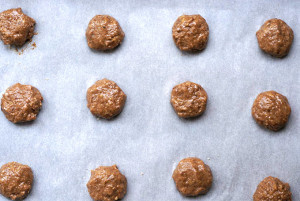 Walnut cookies - crispy on the outside, and chewy on the inside, with a strong nutty, cinnamon flavor - they're sure to please everyone! | www.viktoriastable.com