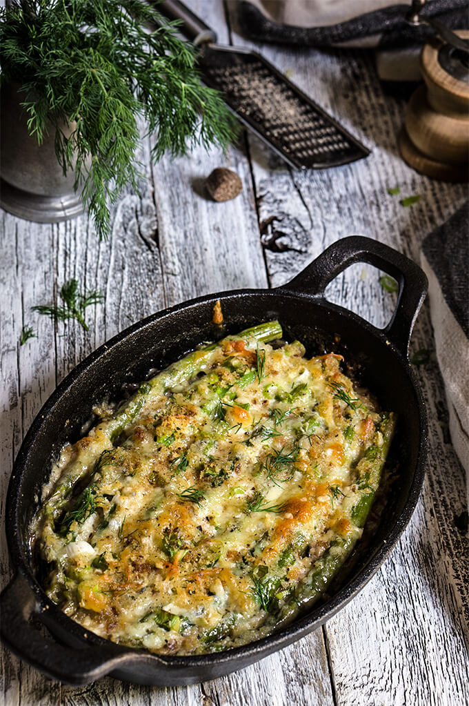 Asparagus mushroom gratin - layers of mushrooms, crème fraîche, and asparagus, dotted with Gruyère and Parmesan cheese, and lots of fresh herbs - a taste of spring in your mouth! | www.viktoriastable.com