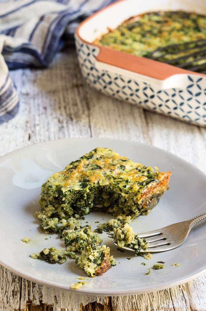 Smoky spinach rice casserole - this family favorite recipe is full of greens, yet tastes like comfort food, and will convert even picky eaters to spinach lovers. | ww.viktoriastable.com