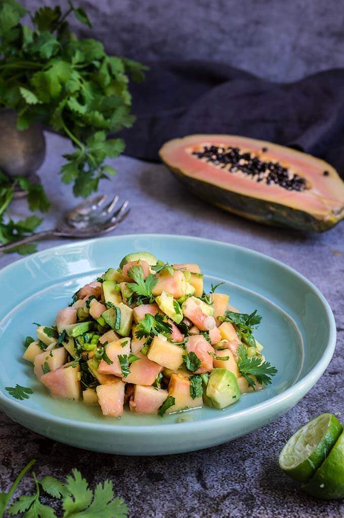 Papaya avocado salsa - juicy papaya and creamy avocado are the basis for this mildly sweet, and citrusy salsa that packs a ton of fresh, zesty flavors and tropical aromas. | www.viktoriastable.com