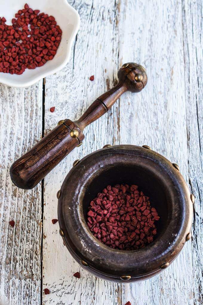 Achiote seeds - Recado rojo BBQ chicken | www.viktoriastable.com