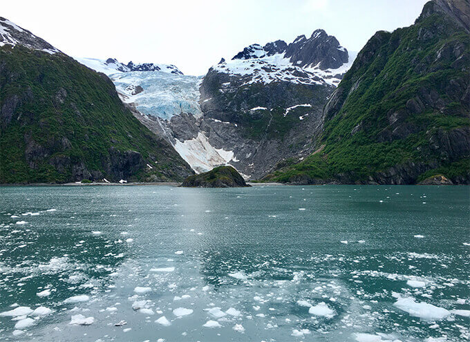 Into the wild Alaska - Seward boat cruise in Kenai Fjords National Park | www.viktoriastable.com