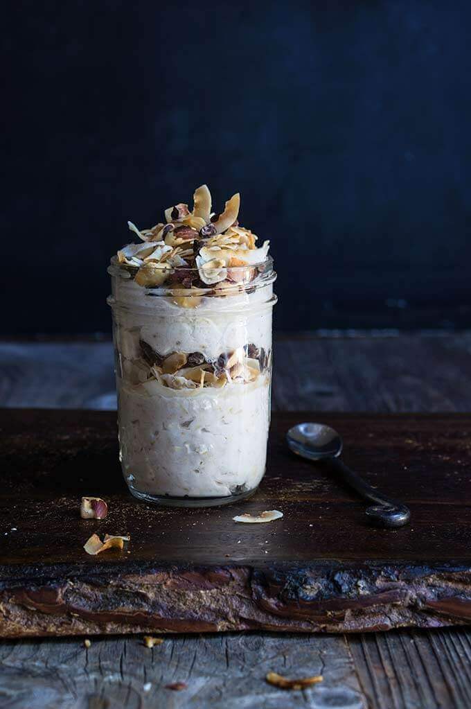 Coconut pie overnight oats with chocolate and hazelnuts | www.viktoriastable.com