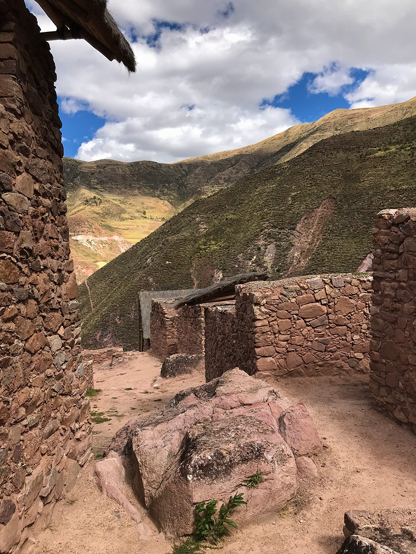 Hiking the Quarry trail to Machu Picchu | www.viktoriastable.com