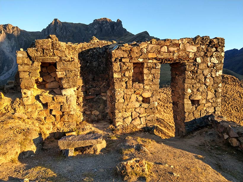 Hiking the Quarry trail to Machu Picchu | www.viktoriastable.com