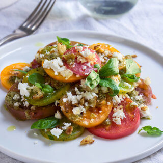 Tomato feta panzanella salad | www.viktoriastable.com