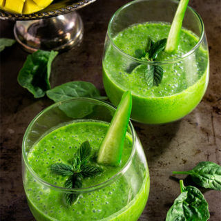 Skinny green smoothie - cucumber, lemon, and mint give this green smoothie a great fresh taste, mango makes it slightly sweet and creamy, and baby spinach provides all the green health benefits. | www.viktoriastable.com