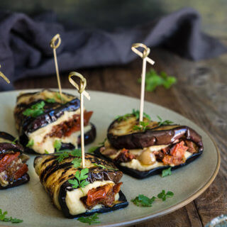 Eggplant hummus wraps with smoky tomato confit - loaded with creamy hummus, roasted smoky tomatoes, and chopped kalamata olives, these wraps taste amazing, and are the perfect summer meal or appetizer. | www.viktoriastable.com