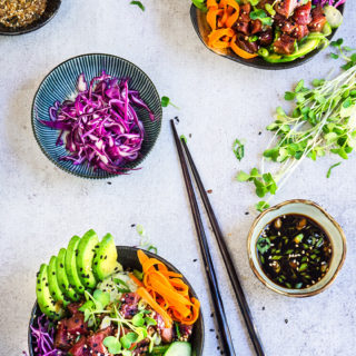 Ahi tuna poke bowl | www.viktoriastable.com